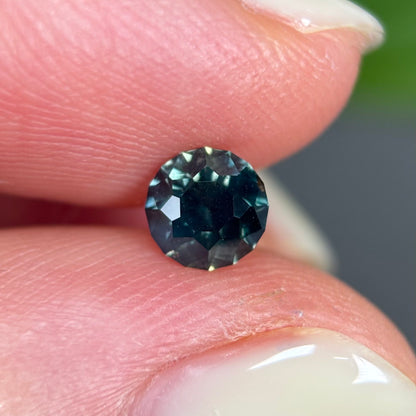 0,77ct Natural Dak Green Sapphire Vietnam. Round Shape. No Treatment Sapphire Luc Yen.