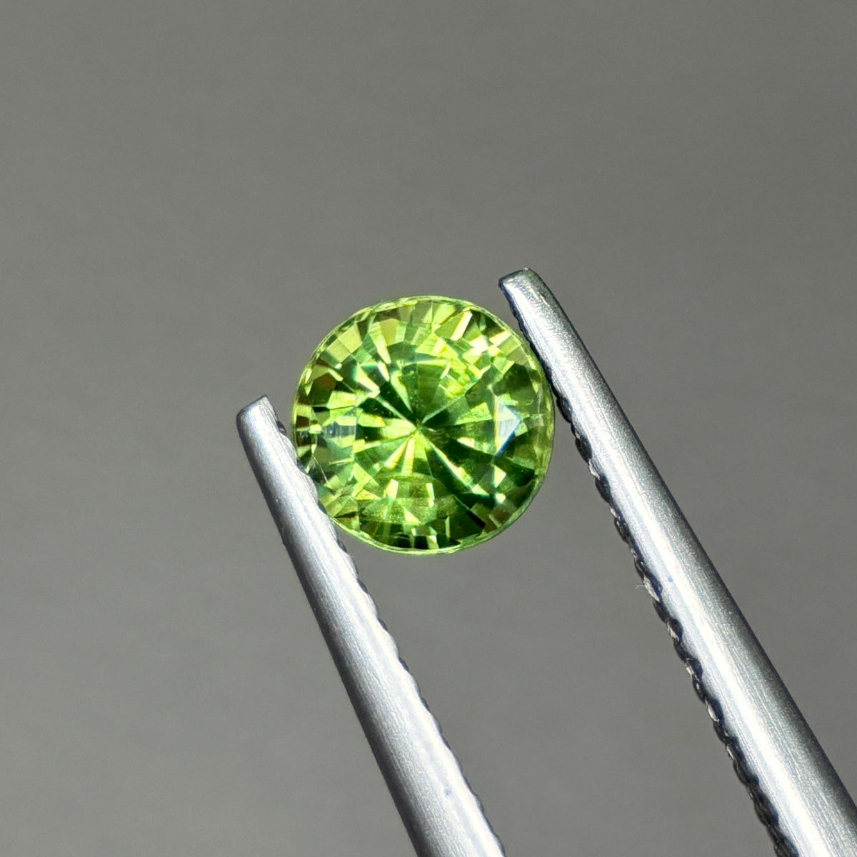 0,81ct Natural Green Sapphire Vietnam. Round Shape. No Treatment Sapphire Phan Thiet.