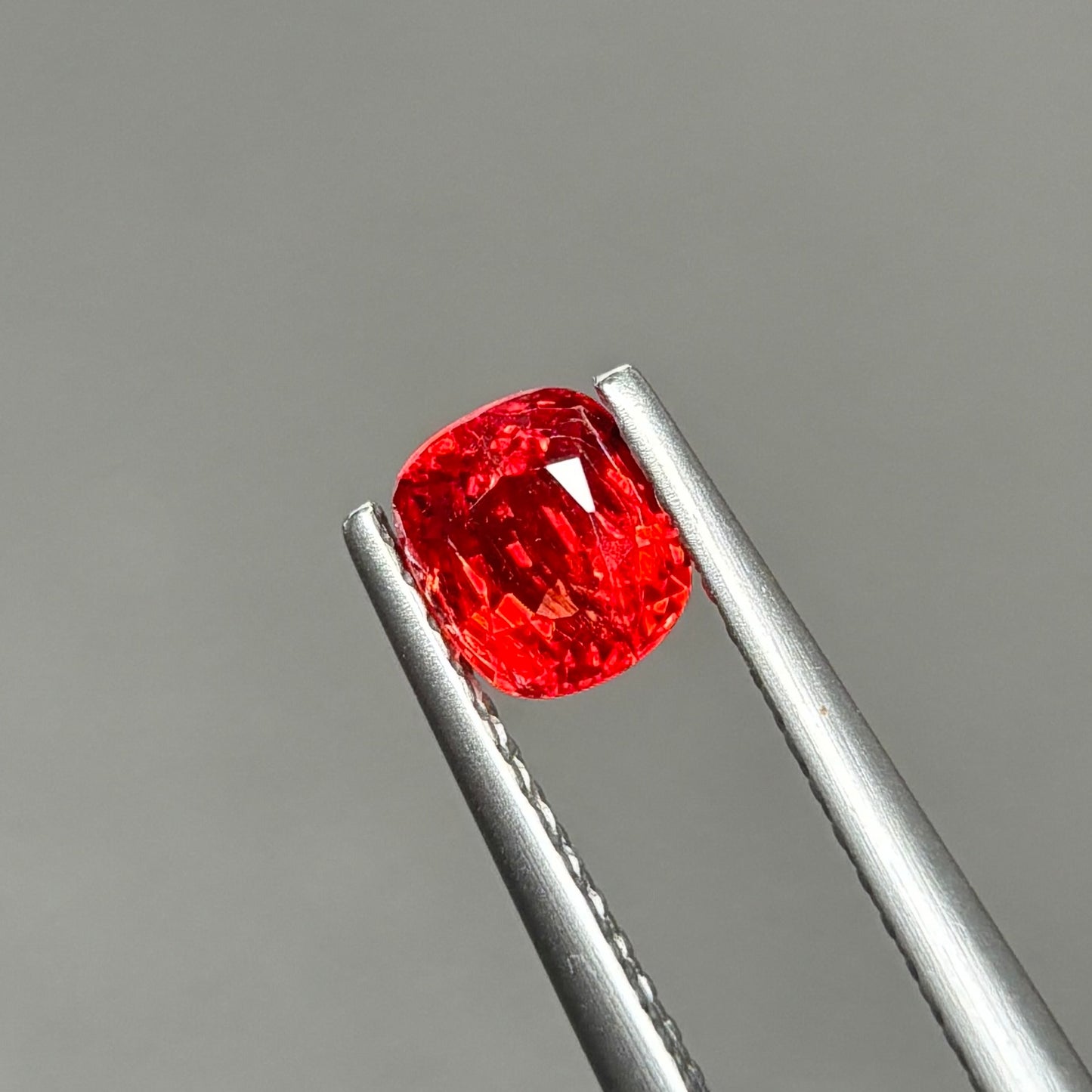 0,63ct Natural Red Spinel Viet Nam. Cushion Shape. No Treatment Spinel Luc Yen.
