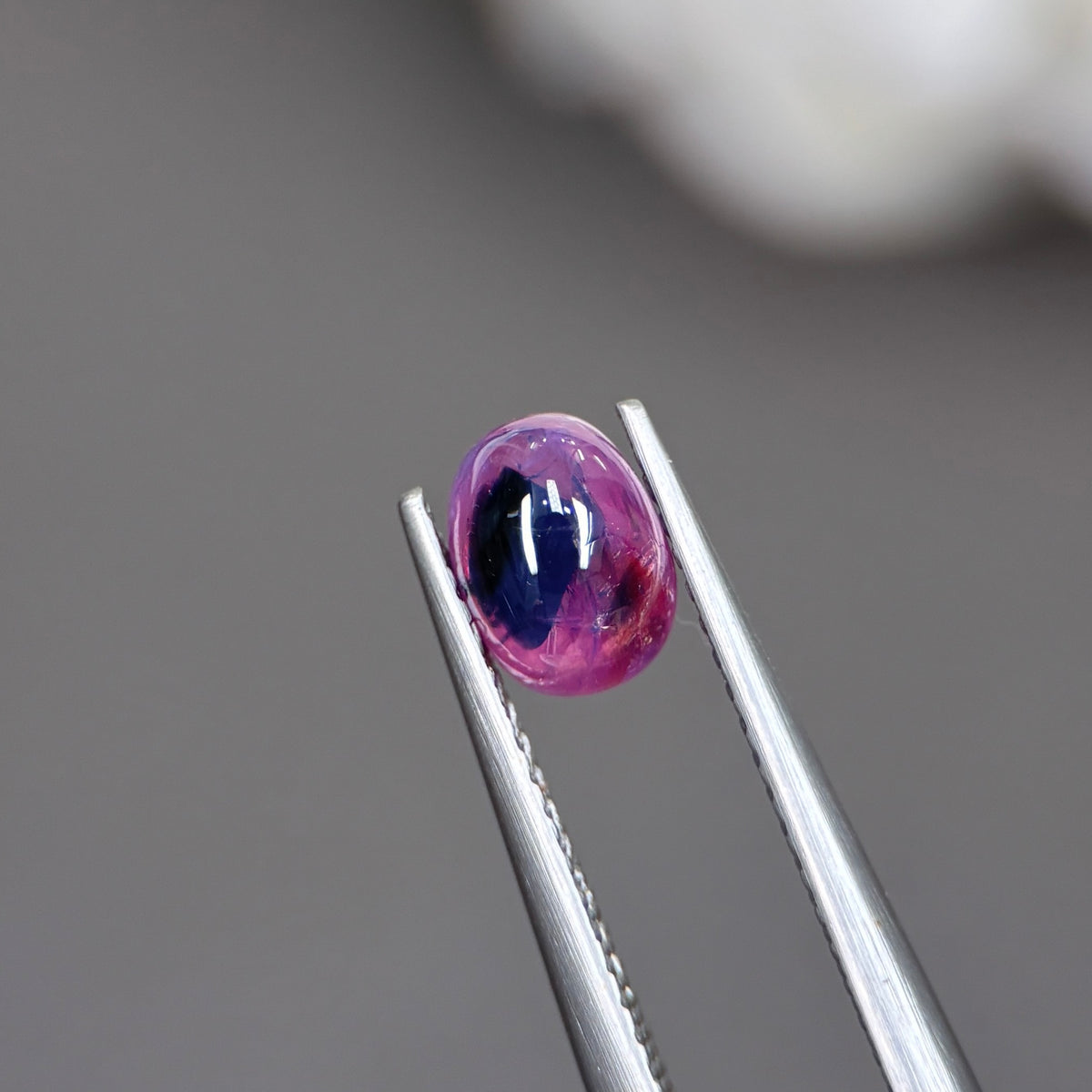 1,37ct Natural Purple Cacbochon Sapphire Viet Nam. No Treatment Sapphire Luc Yen.