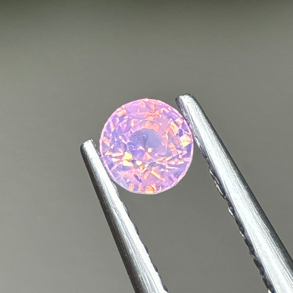 0,36ct Natural Pink Milky Sapphire Vietnam. Round Shape. No Treatment Milky Sapphire Luc Yen.