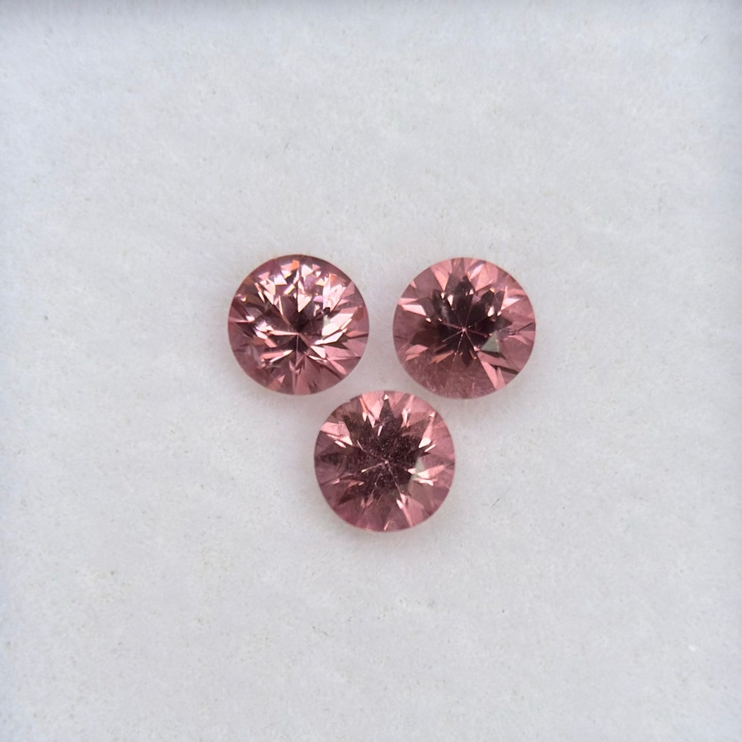 0,80ct/3Pcs Natural Pinkish Orange Spinel Vietnam. Round Shape.