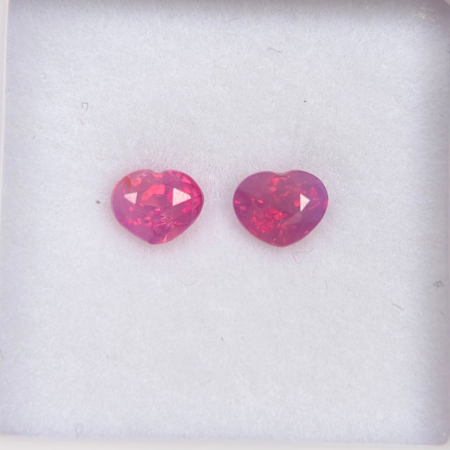 1.06ct/2Pcs Natural Pink Milky Sapphire Vietnam. Heart Shape.