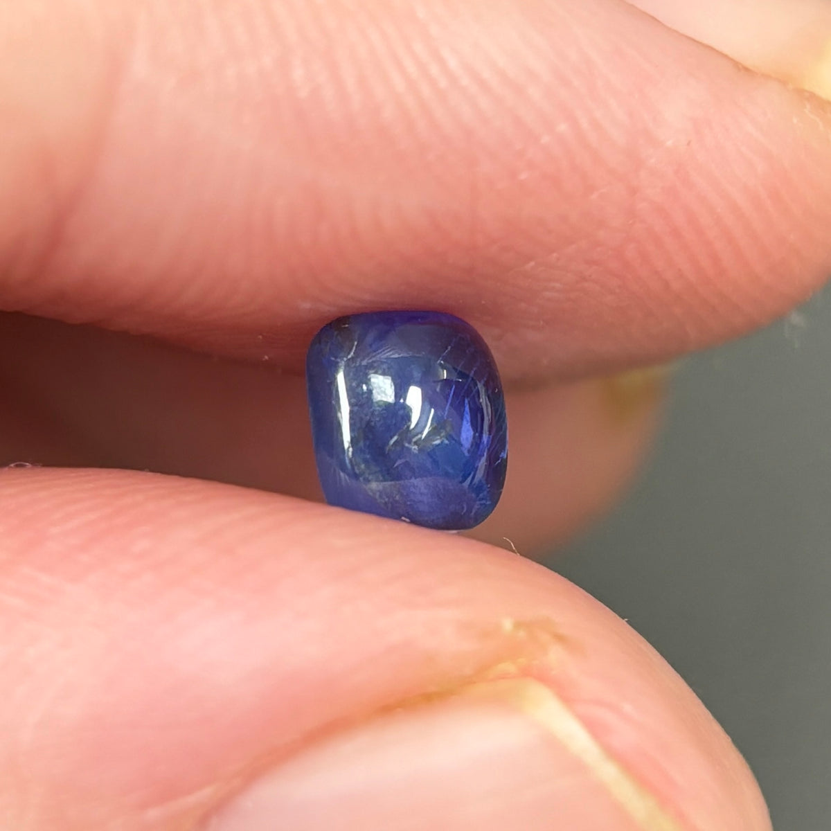 0,73ct Natural Blue Cacbochon Sapphire Viet Nam. No Treatment Sapphire Luc Yen.