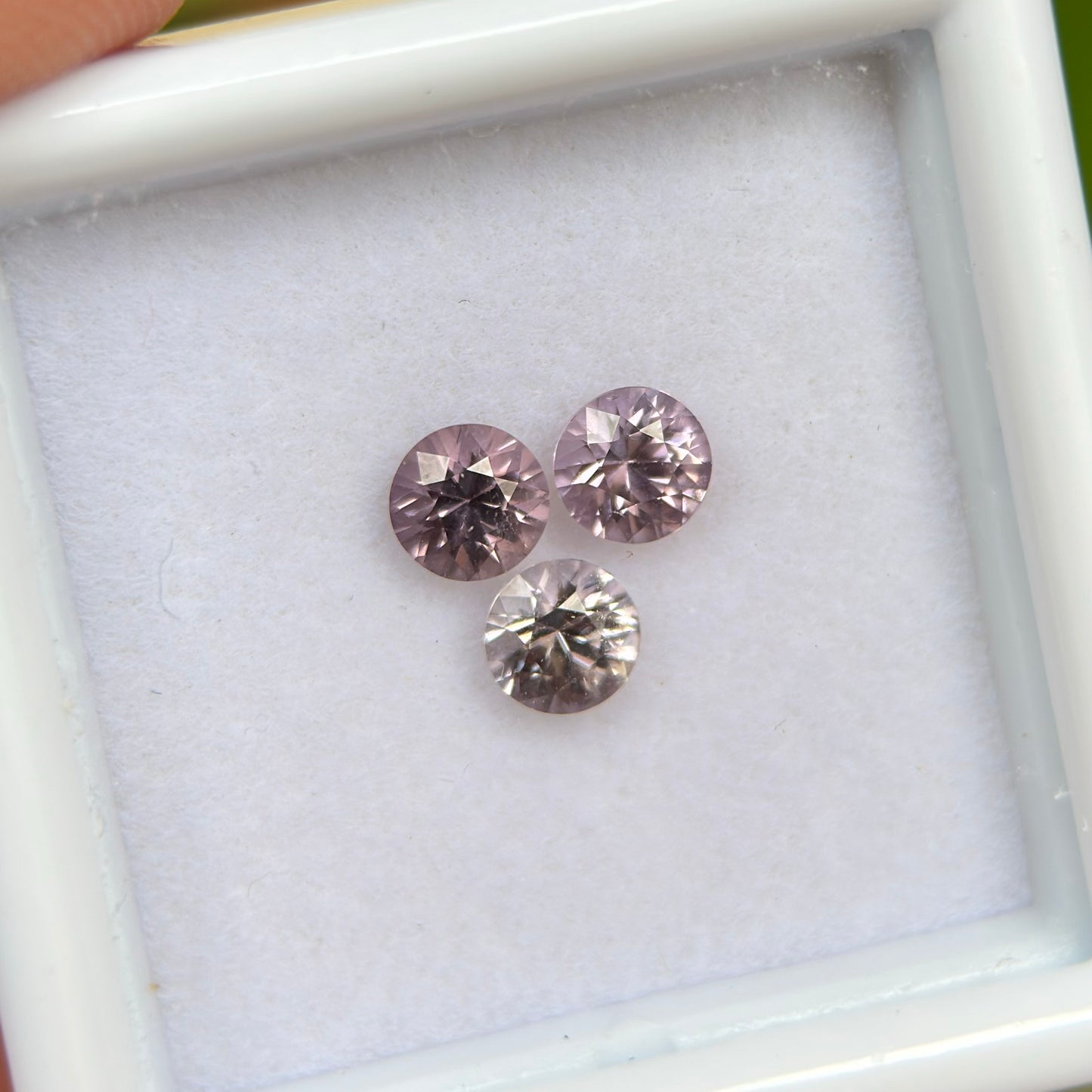 0,82 ct/ 3Pcs Natural Pink Spinel Vietnam. Round Shape.