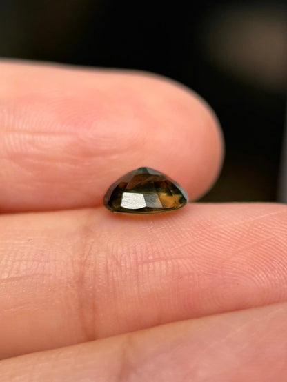 1.65ct Natural Yellowish Green Sapphire Vietnam. Oval Shape