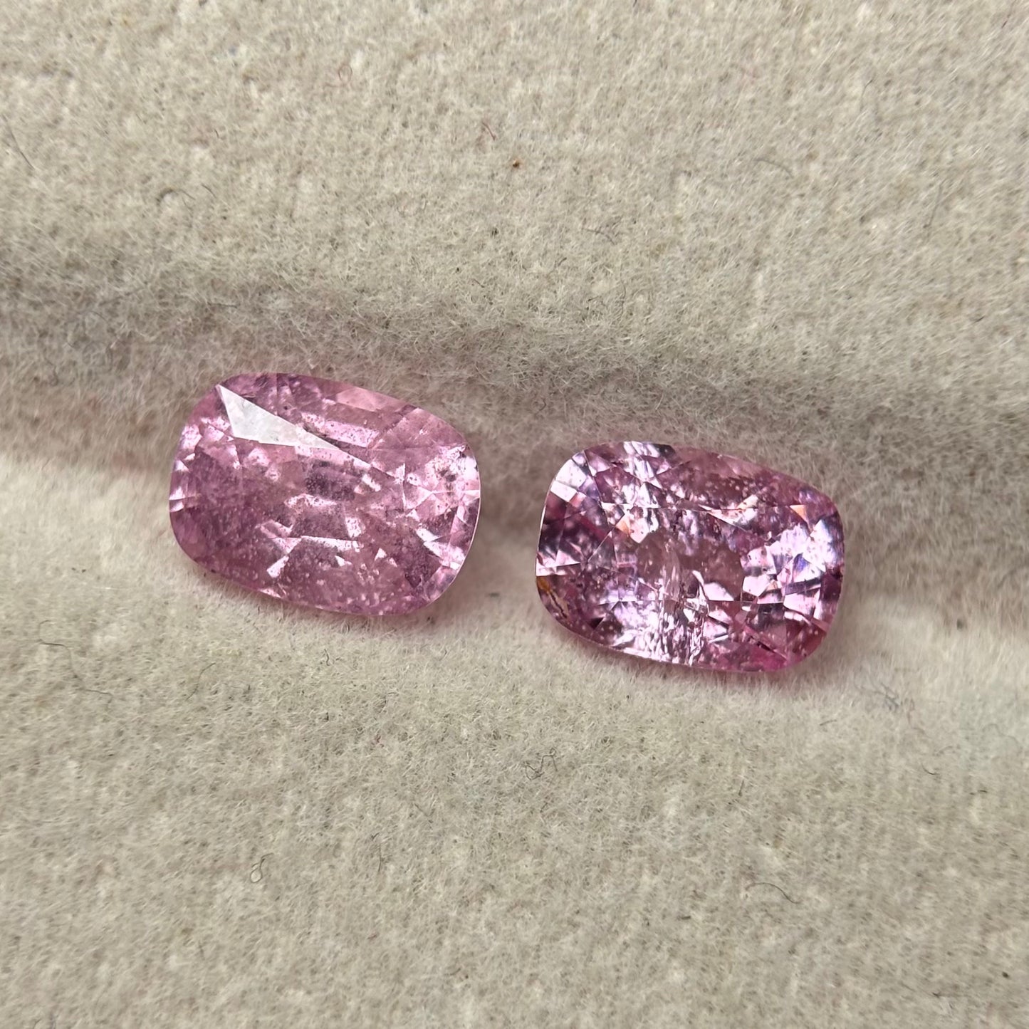 2.06/2Pcs Natural Pink Spinel Vietnam.