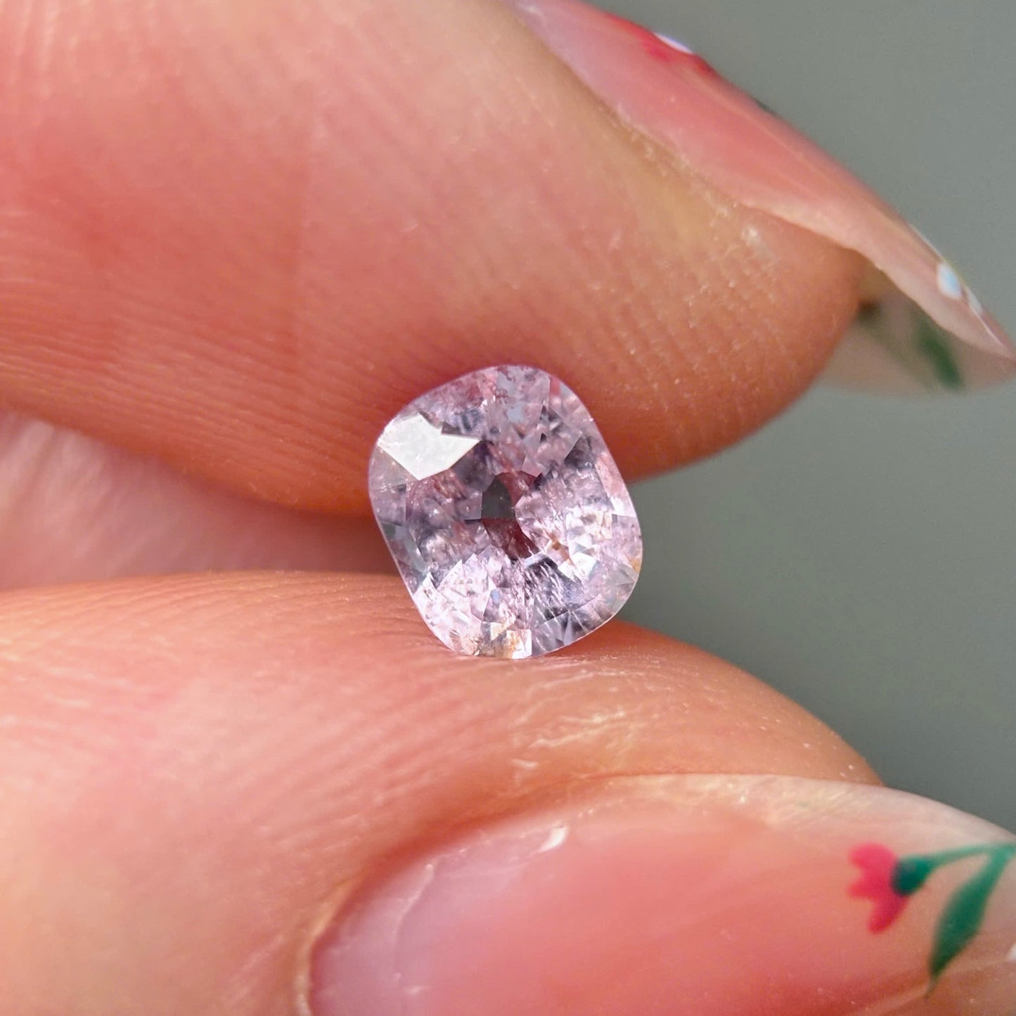 0.60ct Natural Light Purplish Pink Spinel Vietnam