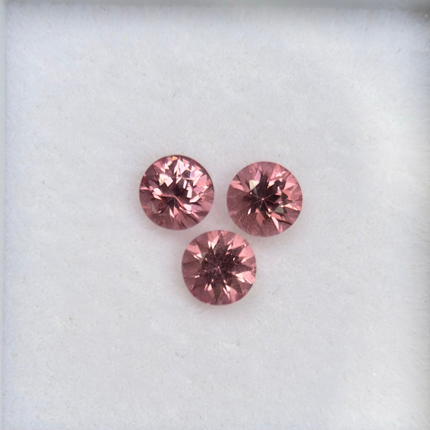 0,80ct/3Pcs Natural Pinkish Orange Spinel Vietnam. Round Shape.