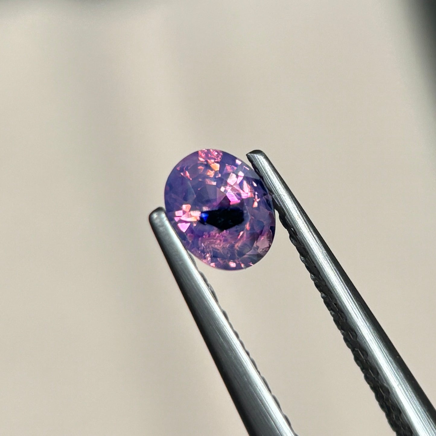 0,45ct Natural Pinkish Purple Milky Sapphire Vietnam. Oval Shape. No Treatment Milky Sapphire Luc Yen.