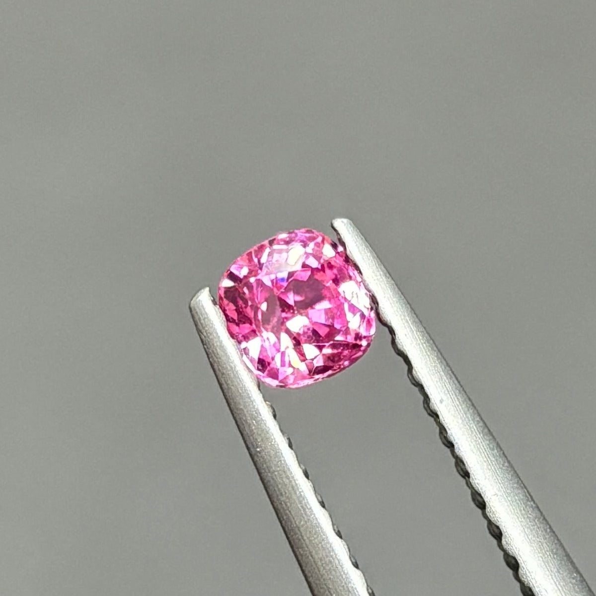 0,33ct Natural Pink Spinel Viet Nam. Cushion Shape. No Treatment Spinel Luc Yen.
