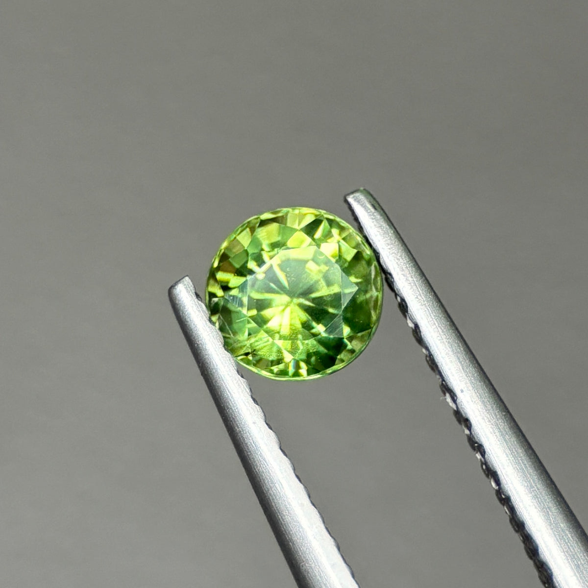 0,81ct Natural Green Sapphire Vietnam. Round Shape. No Treatment Sapphire Phan Thiet.