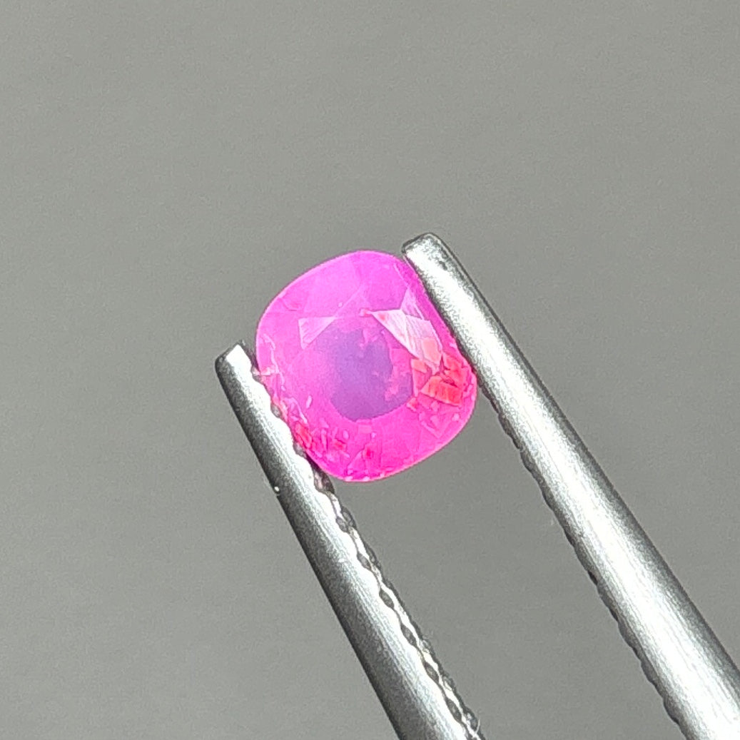 0,43ct Natural Pink Milky Sapphire Viet Nam. Cushion Shape. No Treatment Milky Sapphire Luc Yen.