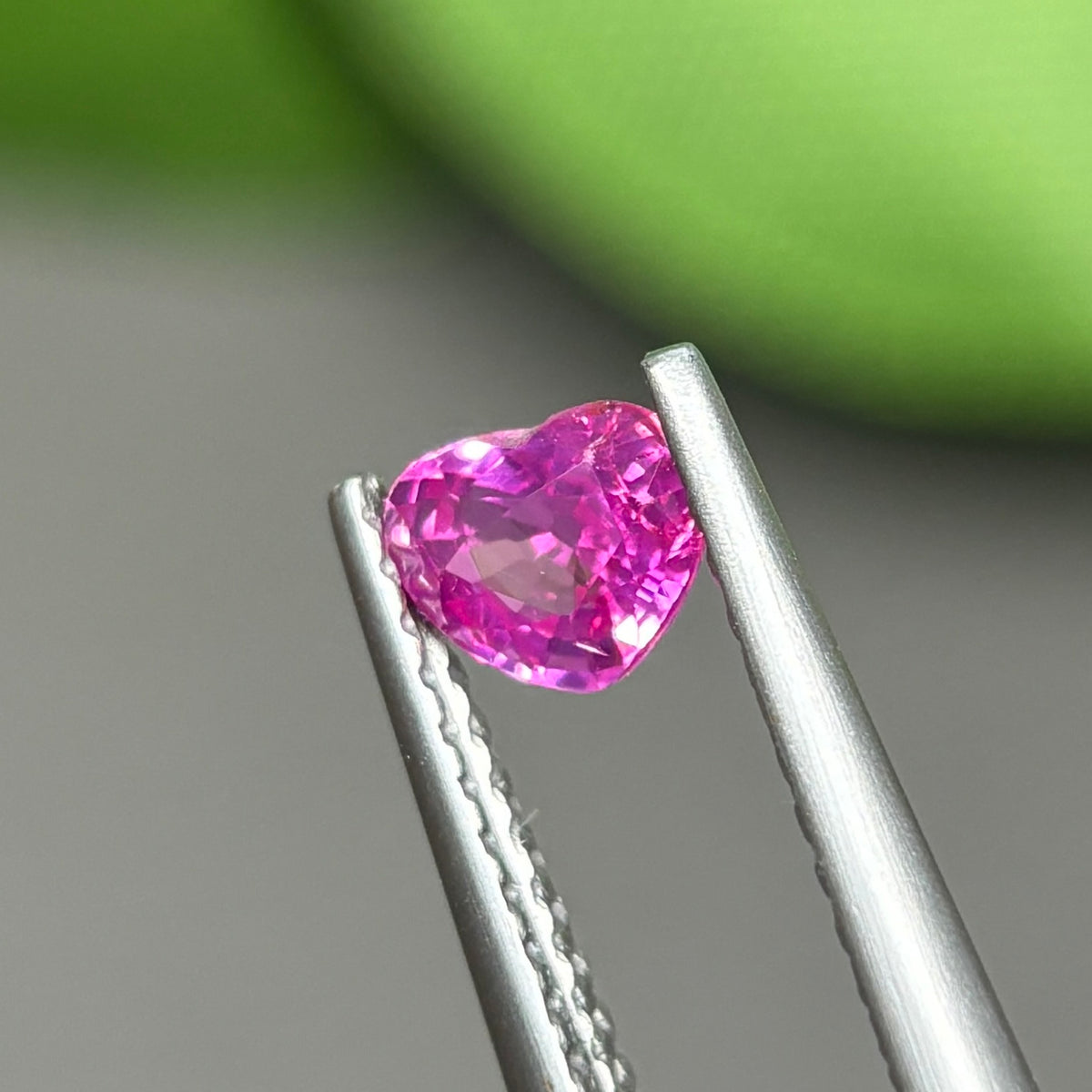 0,45ct Natural Purplish Pink Sapphire Viet Nam. Heart Shape. No Treatment Sapphire Luc Yen.