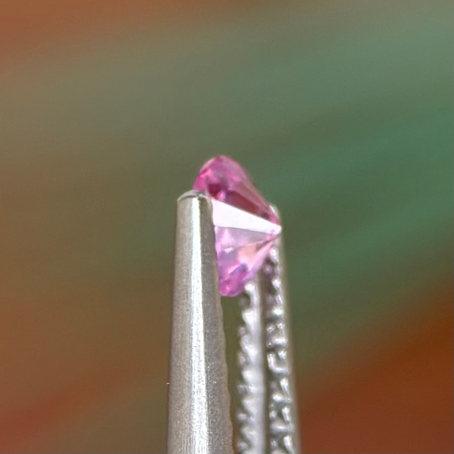 0.28ct Natural Prurple Sapphire Vietnam. Oval Shape. No Treatment.