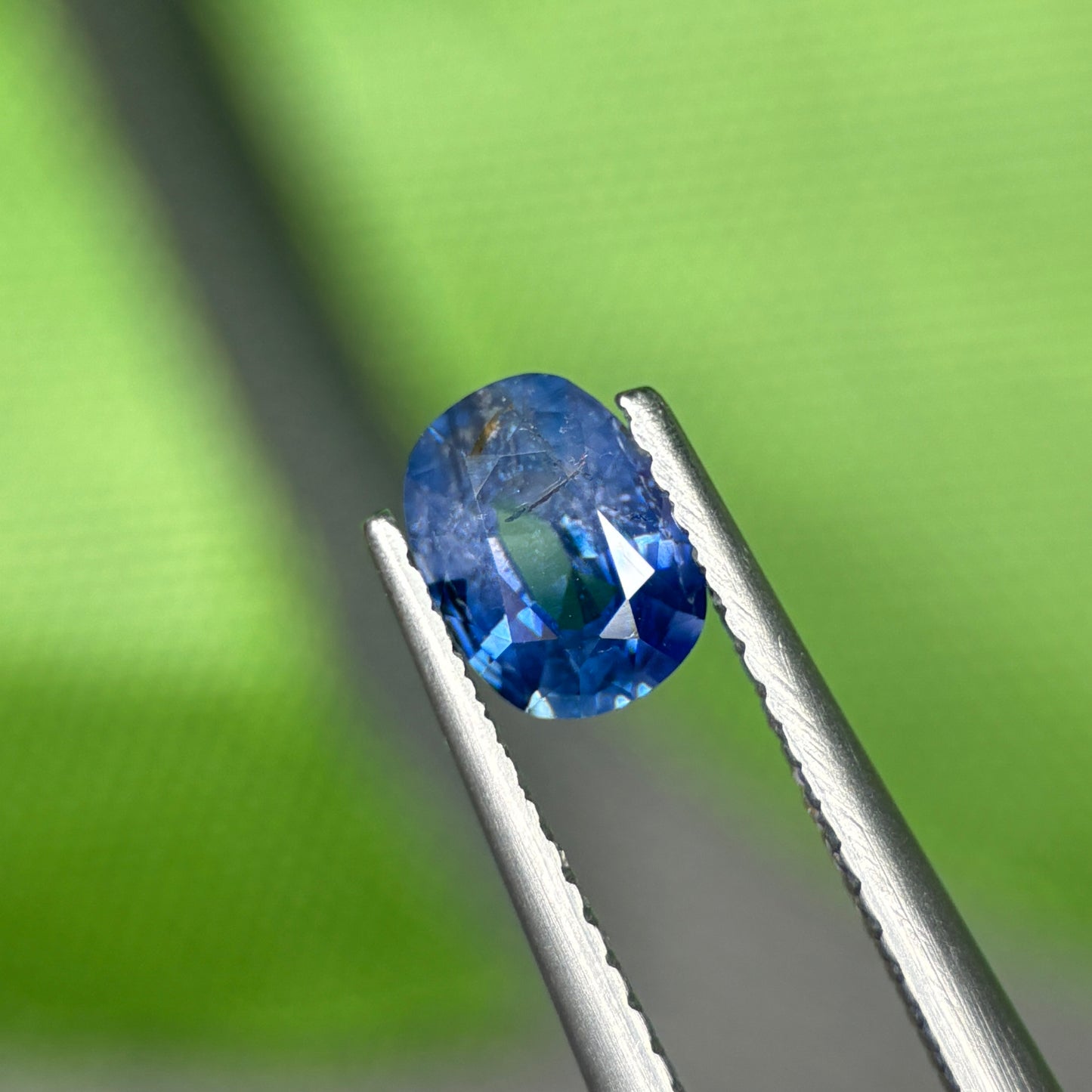 0,87 Natural Blue Sapphire Viet Nam. Cushion Shape. No Treatment Sapphire Luc Yen.