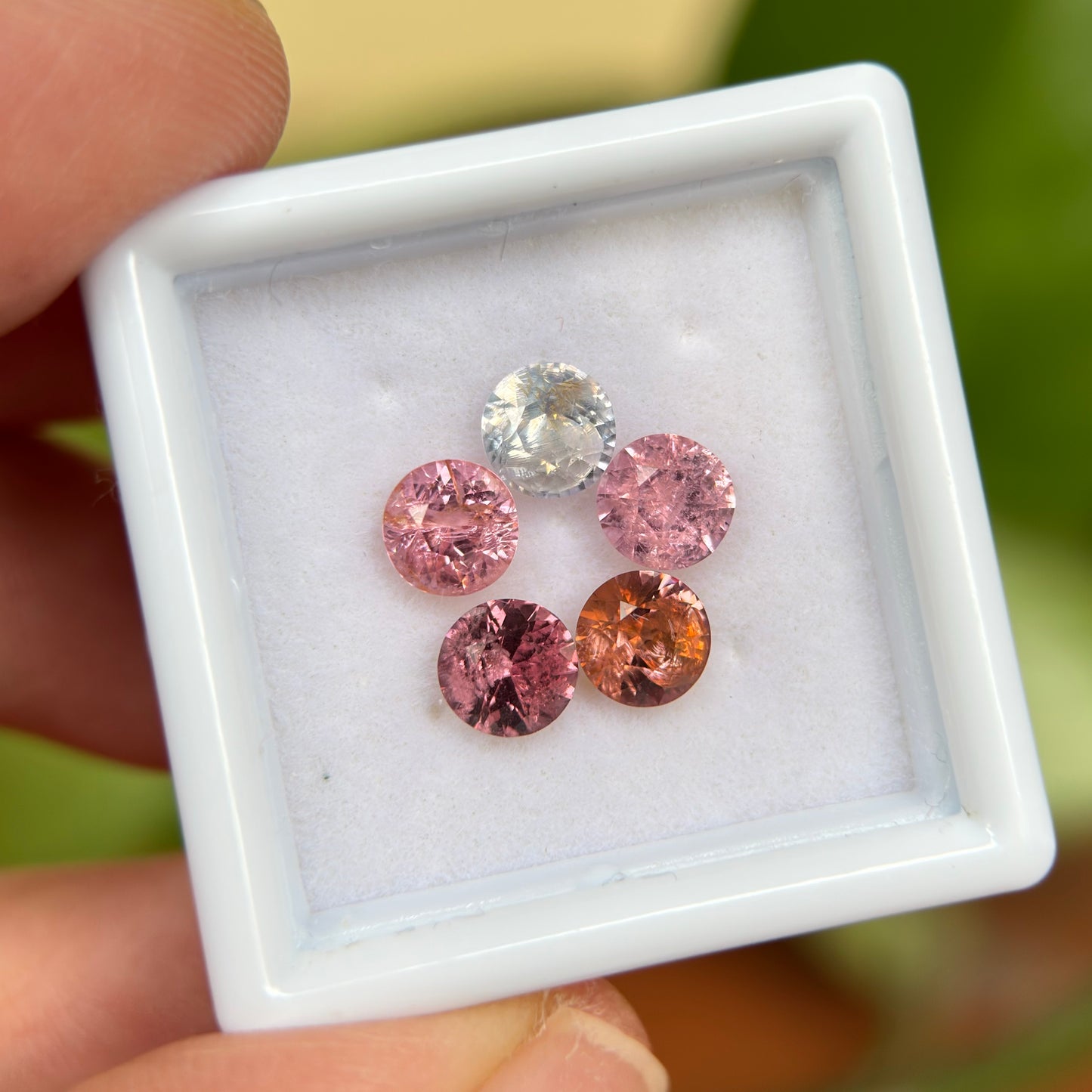2,66 ct/ 5 Pcs Natural Mix Color Spinel Vietnam. Round Shape.
