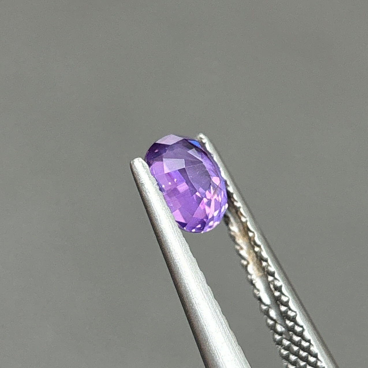 0,70ct Natural Purple Sapphire Vietnam. Cushion Shape. No Treatment Sapphire Luc Yen.