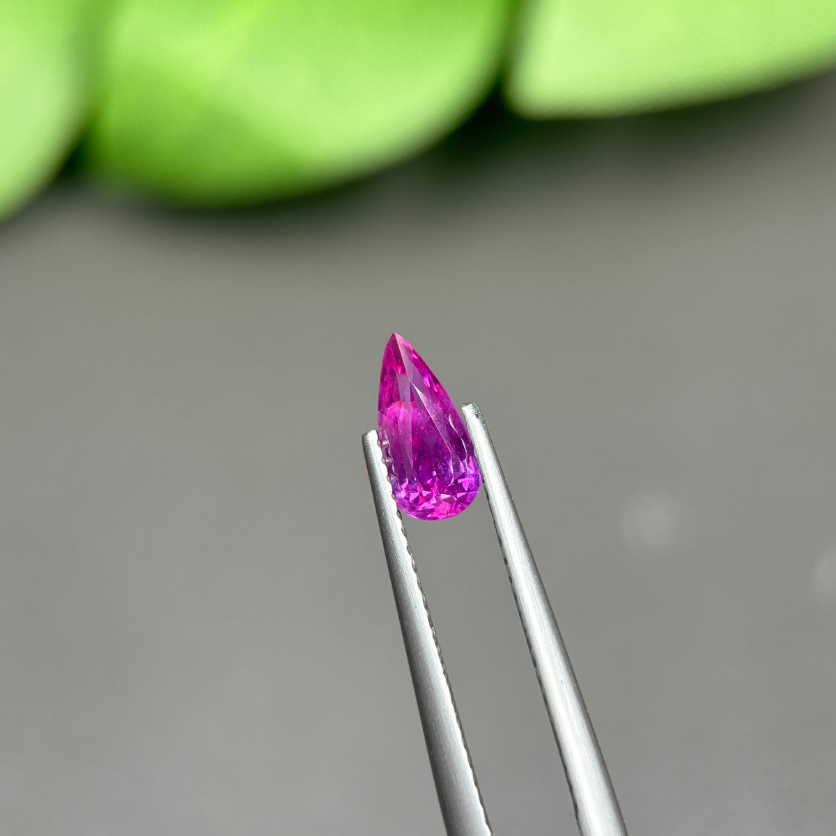 1,06ct Natural Purple Sapphire Vietnam. Pear Shape. No Treatment Sapphire Luc Yen.