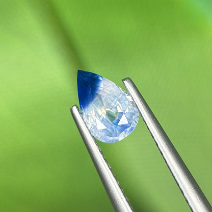 0,94 Natural Blue-White Sapphire Vietnam. Pear Shape. No Treatment Sapphire Luc Yen.