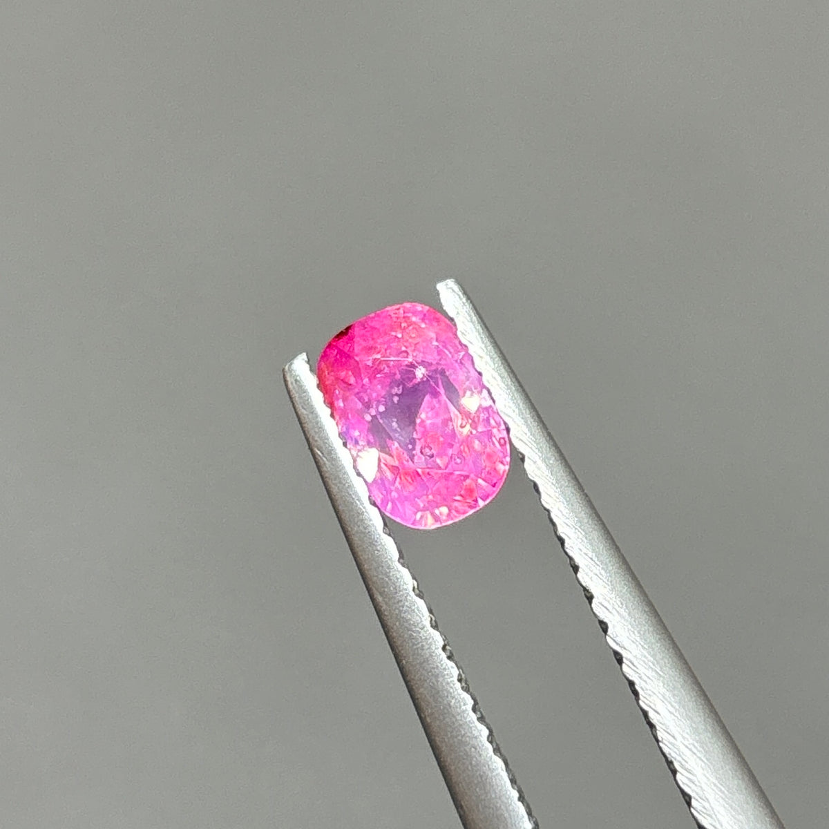 0,76ct Natural Pink Sapphire Vietnam. Cushion Shape. No Treatment Sapphire Luc Yen.