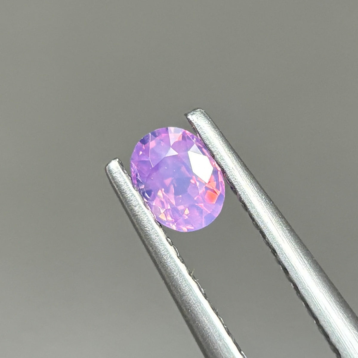0,36ct Natural Pinkish Purple Milky Sapphire Vietnam. Oval Shape. No Treatment Milky Sapphire Luc Yen.
