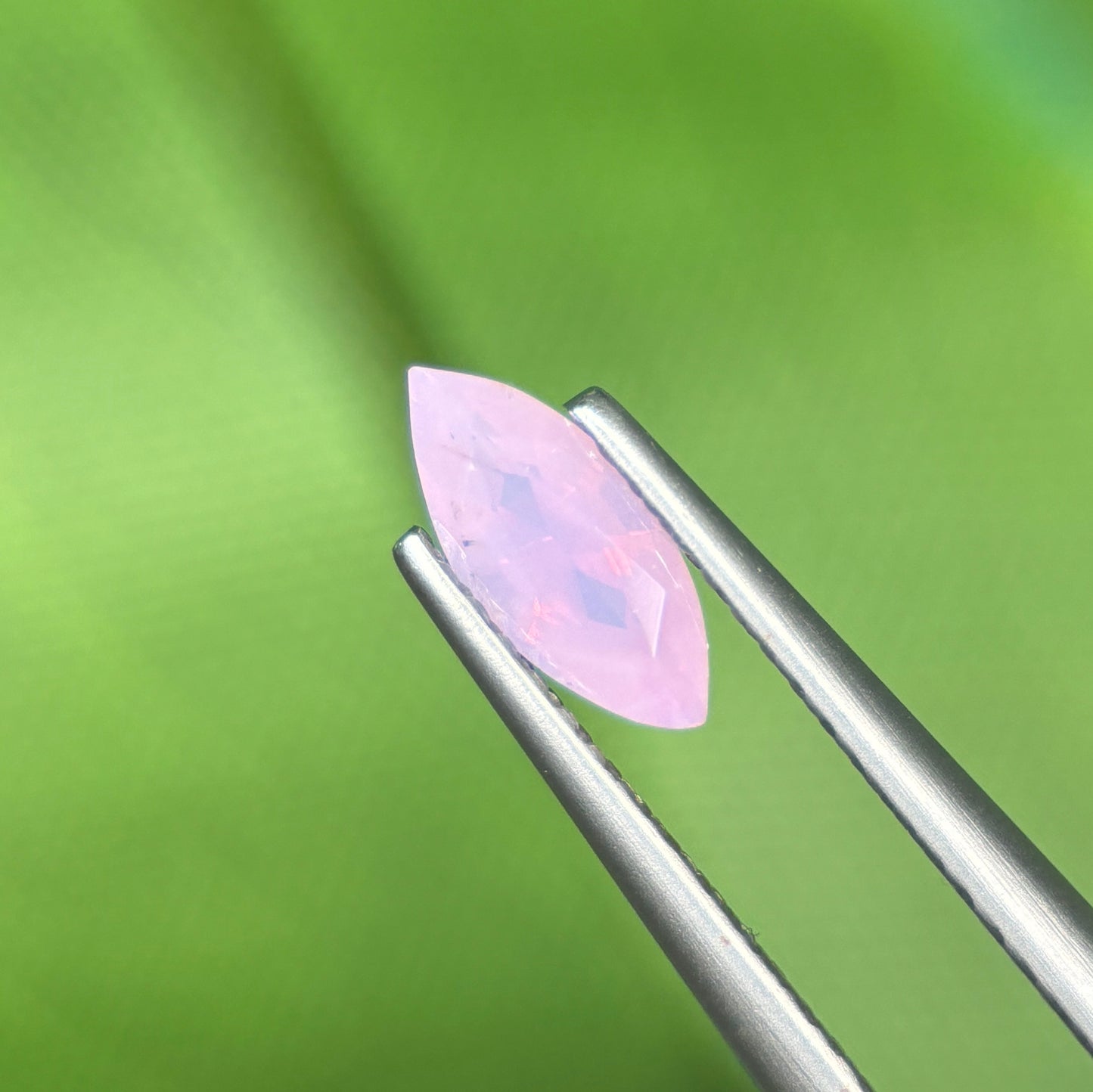0,68 Natural Pink Milky Sapphire Vietnam. Trilliant Shape. No Treatment Milky Sapphire Luc Yen.