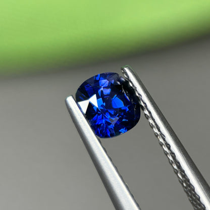 0,86ct Natural Blue Sapphire Vietnam. Cushion Shape. No Treatment Sapphire Luc Yen.