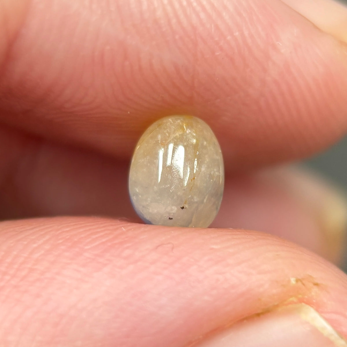1,43ct Natural Yellow Milky Cacbochon Sapphire Viet Nam. No Treatment Sapphire Luc Yen.