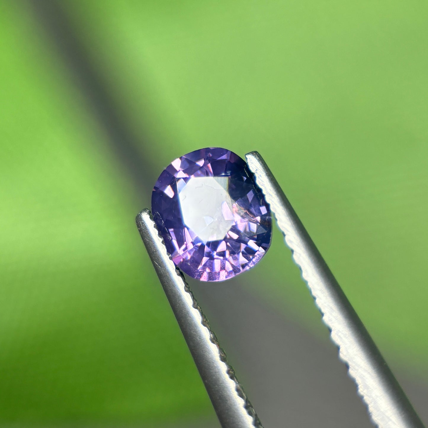 0,89 Natural Purple Sapphire Viet Nam. Cushion Shape. No Treatment Sapphire Luc Yen.