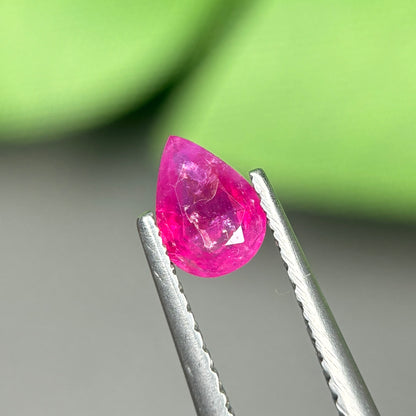 0,48ct Natural Ruby Viet Nam. Pear Shape. No Treatment Ruby Luc Yen.