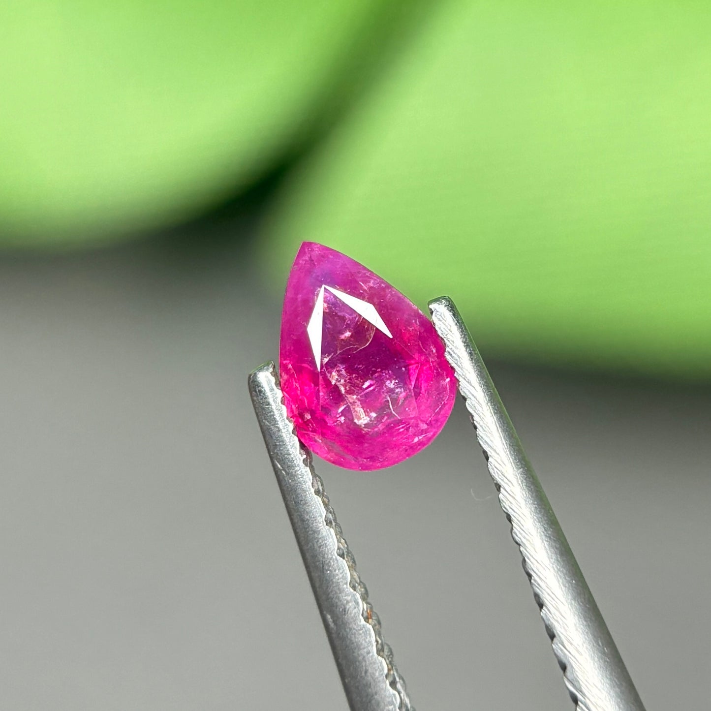 0,48ct Natural Ruby Viet Nam. Pear Shape. No Treatment Ruby Luc Yen.