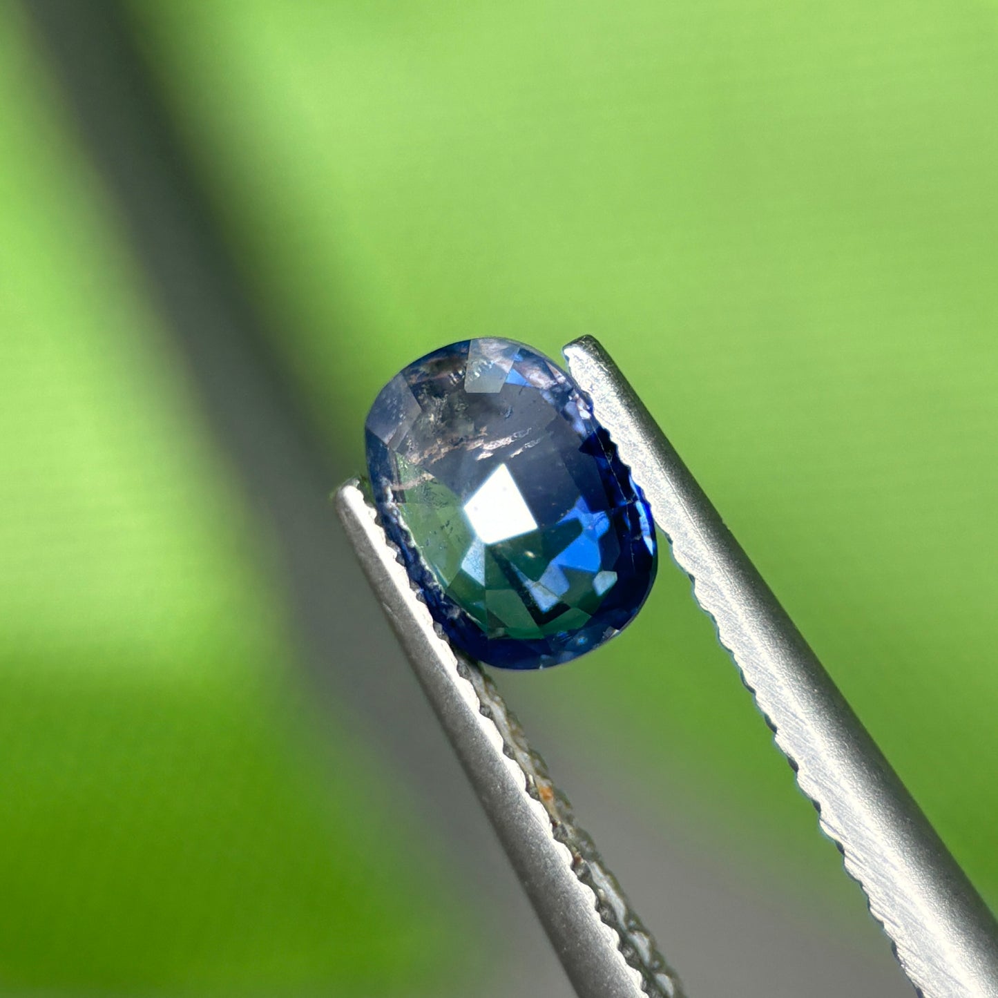 0,87 Natural Blue Sapphire Viet Nam. Cushion Shape. No Treatment Sapphire Luc Yen.