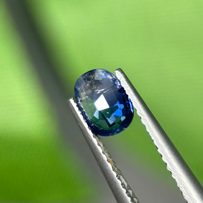 0,87 Natural Blue Sapphire Viet Nam. Cushion Shape. No Treatment Sapphire Luc Yen.