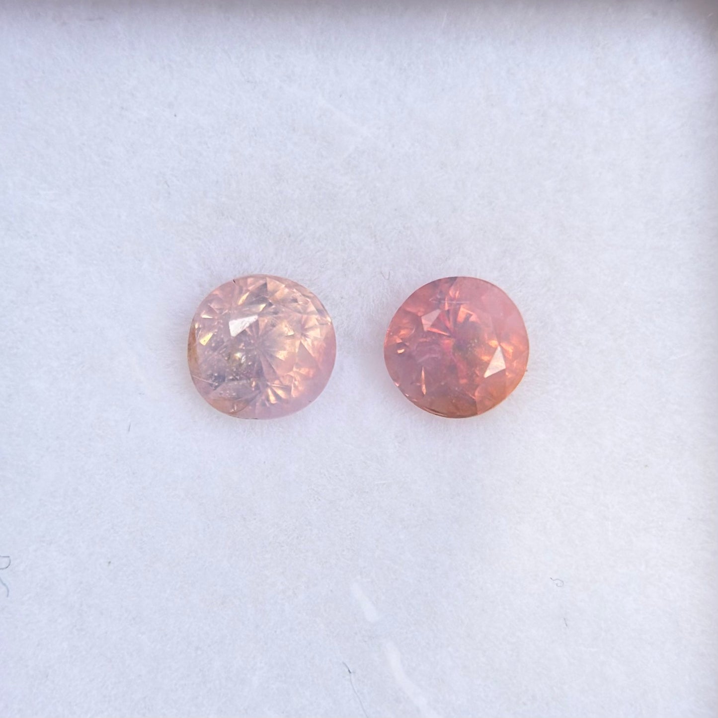 1.08ct/2Pcs Natural Pink Milky Sapphire Vietnam. Round Shape.