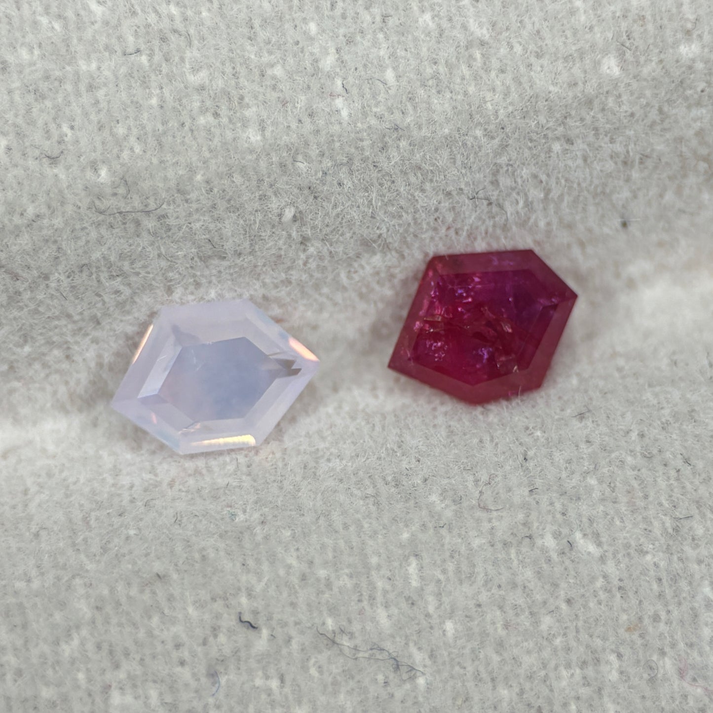 0,87ct/ 2Pcs Natural Ruby & Sapphire Viet Nam. Freeform. No Treatment Ruby, Sapphire Luc Yen.