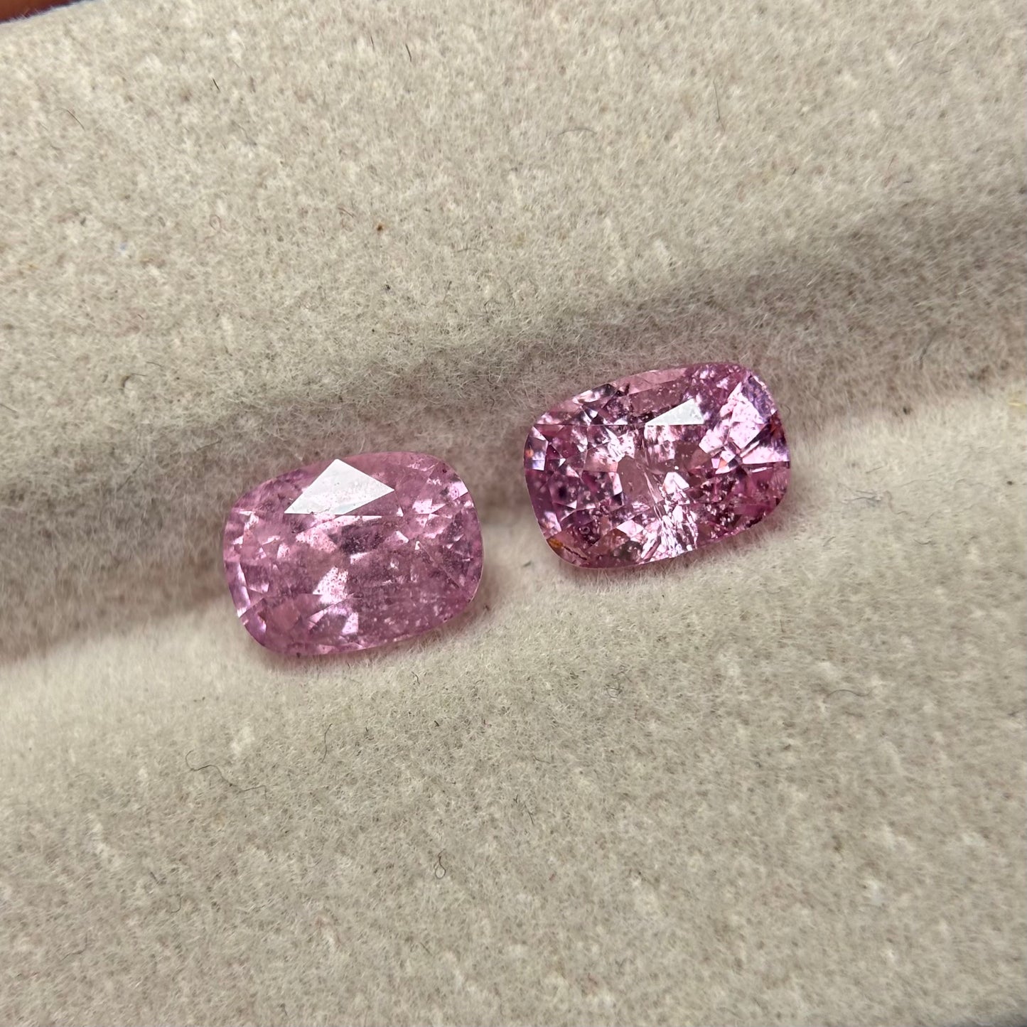 2.06/2Pcs Natural Pink Spinel Vietnam.