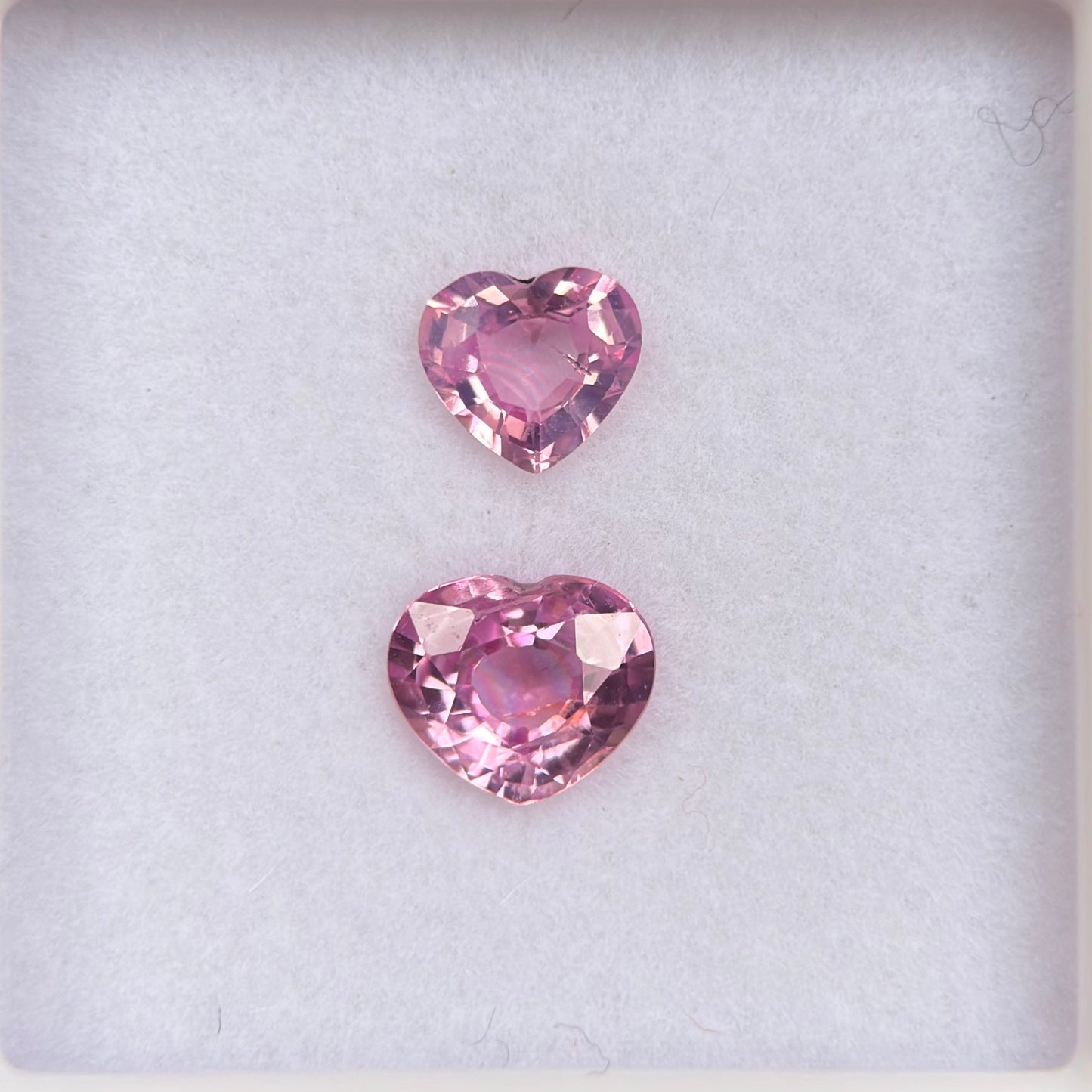 1.06ct/2Pcs Natural Pink Sapphire Vietnam.