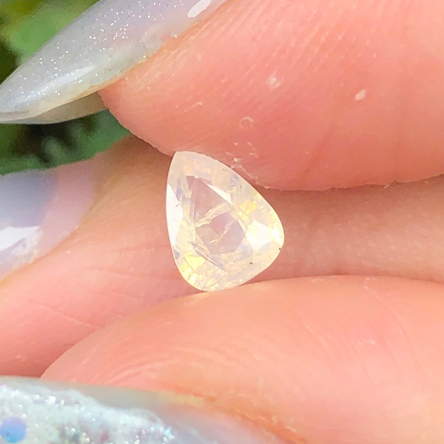0,64ct Natural White Sapphire Vietnam. Trilliant Shape. No Treatment Sapphire Luc Yen.