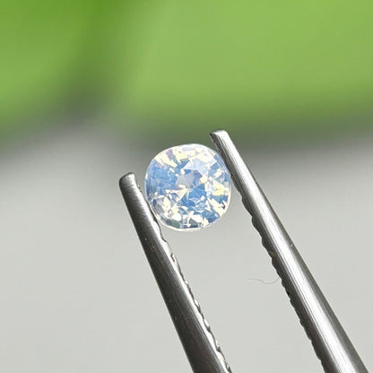 0,2ct Natural White Milky Sapphire Vietnam. Round shape. No Treatment Milky Sapphire Luc Yen.
