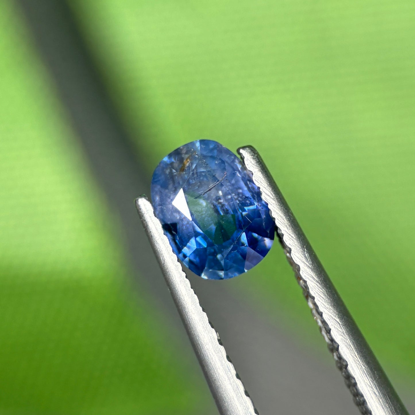 0,87 Natural Blue Sapphire Viet Nam. Cushion Shape. No Treatment Sapphire Luc Yen.