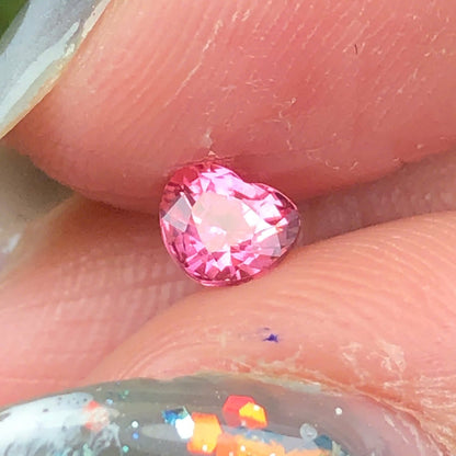 0,33ct Natural Pink Sinel Vietnam. Heart Shape. No Treatment Spinel Luc Yen.