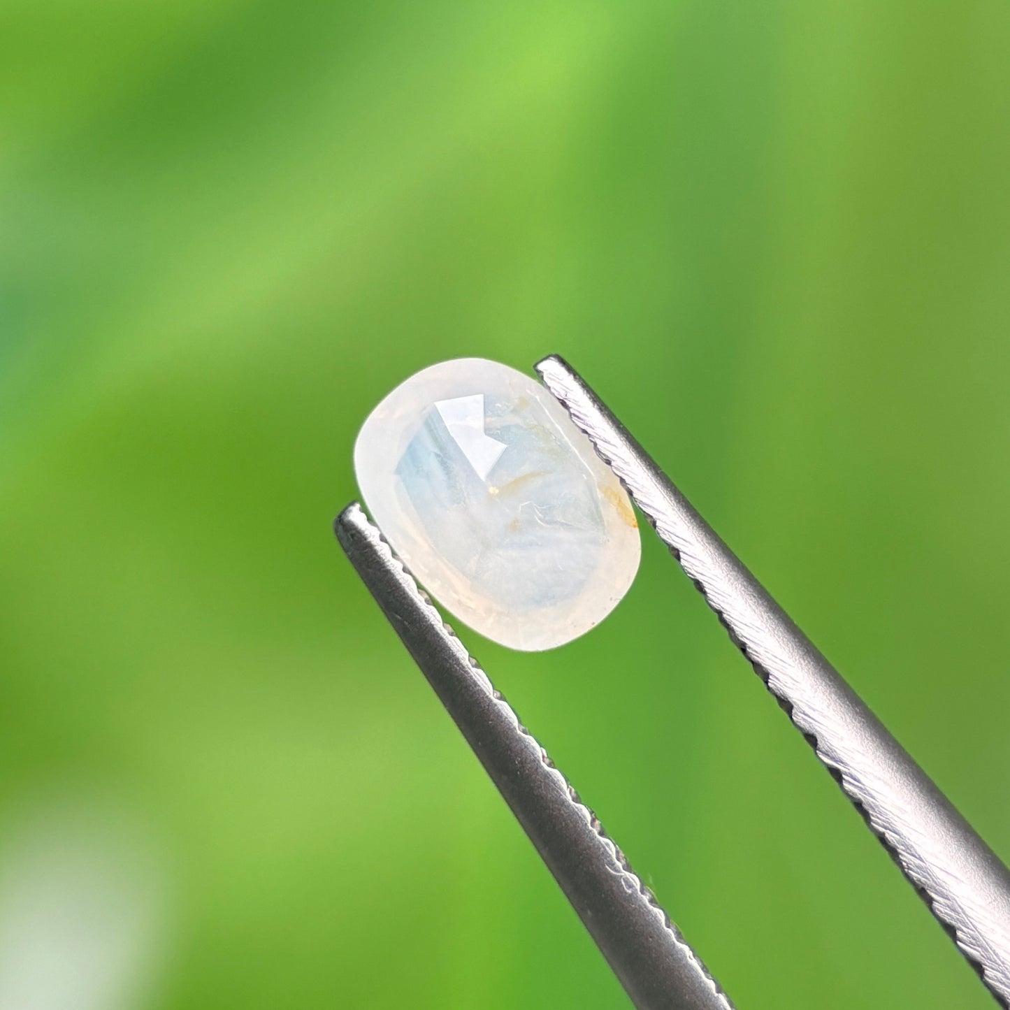 0,77ct Natural White Milky Sapphire Vietnam. Cushion Shape. No Treatment Milky Sapphire Luc Yen.