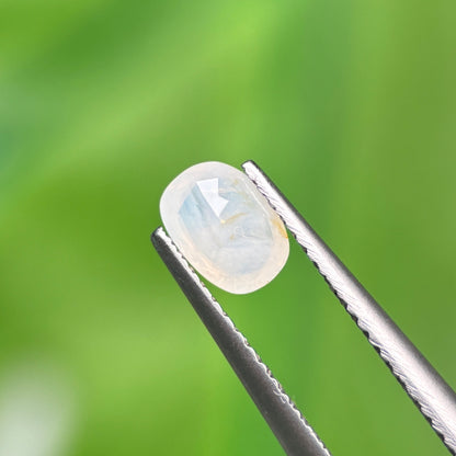 0,77ct Natural White Milky Sapphire Vietnam. Cushion Shape. No Treatment Milky Sapphire Luc Yen.