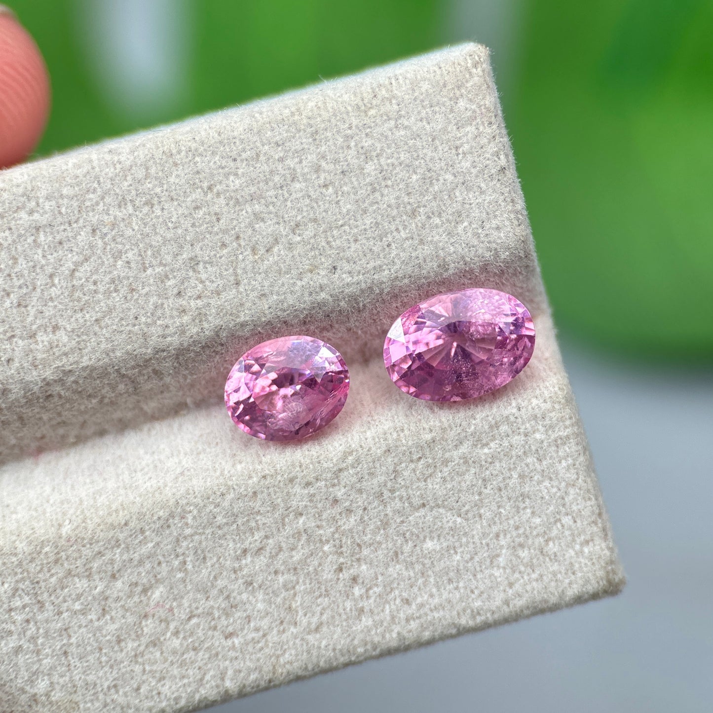 3.21 ct/ 2Pcs Natural Pink Spinel Vietnam. Oval Shape. No Treatment.