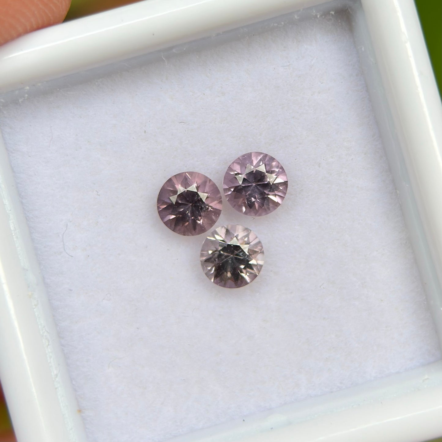 0,82 ct/ 3Pcs Natural Pink Spinel Vietnam. Round Shape.