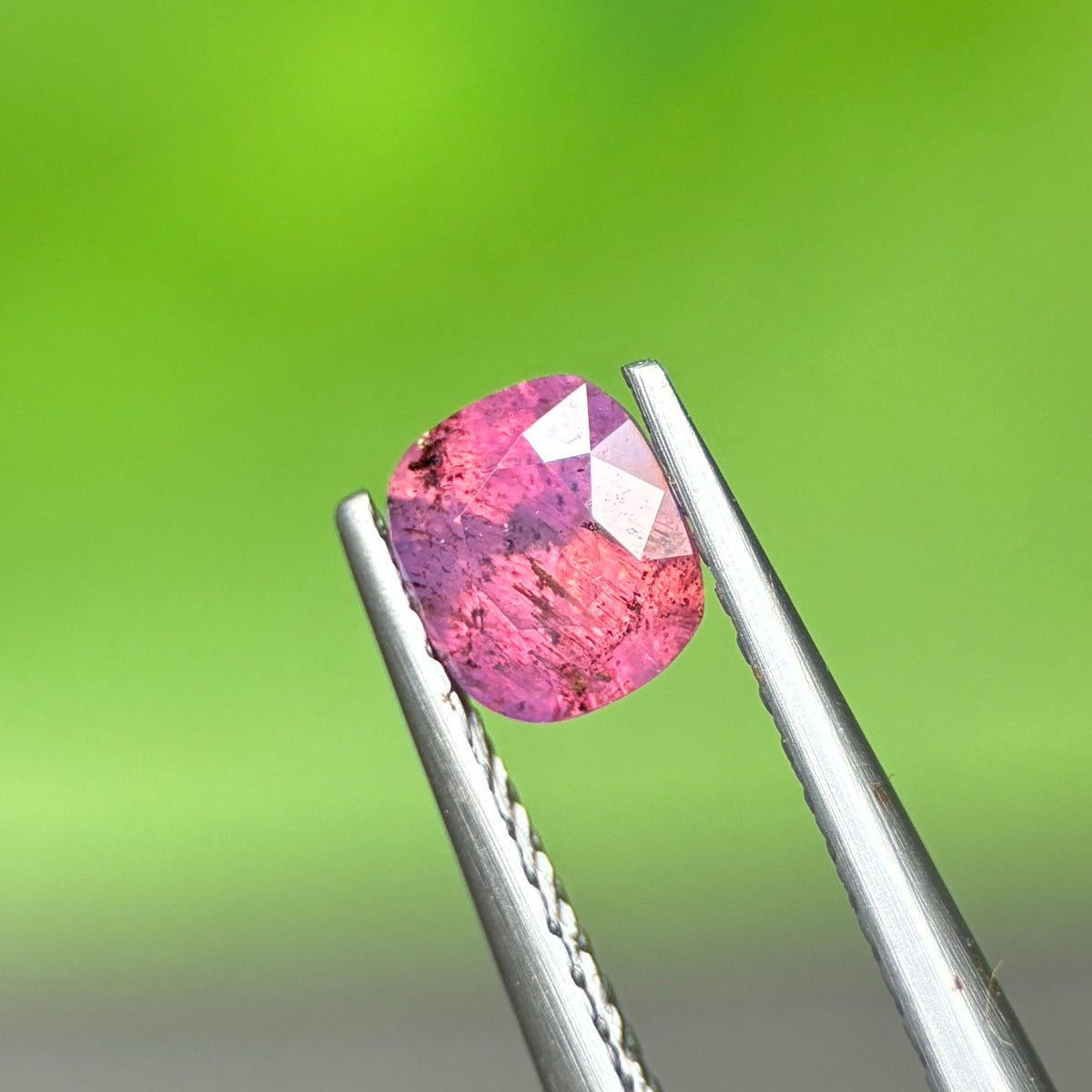 0,68ct Natural Orange Milky Sapphire Vietnam. Cushion Shape. No Treatment Milky Sapphire Luc Yen.