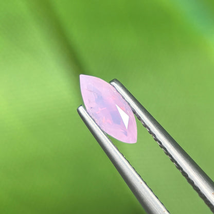 0,68 Natural Pink Milky Sapphire Vietnam. Trilliant Shape. No Treatment Milky Sapphire Luc Yen.