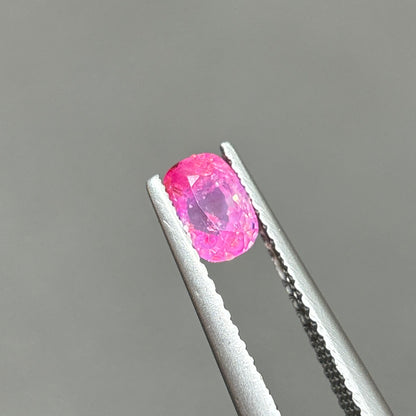 0,76ct Natural Pink Sapphire Vietnam. Cushion Shape. No Treatment Sapphire Luc Yen.