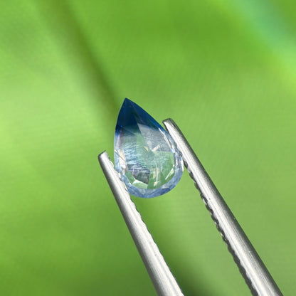 0,94 Natural Blue-White Sapphire Vietnam. Pear Shape. No Treatment Sapphire Luc Yen.